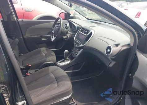 2017 Chevrolet Sonic Lt Auto z USA, uszkodzony, nr VIN 1G1JD5SHXH4130857